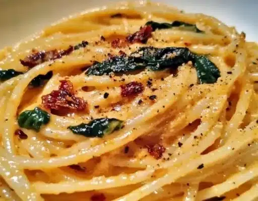 Creamy spaghetti dish with spinach and sun-dried tomatoes